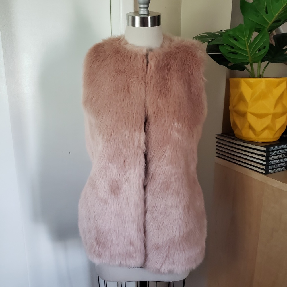 Blush Faux Fur Vest Size Medium